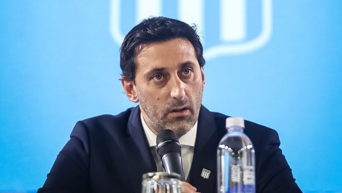 La furia de Diego Milito por las polémicas en la eliminación de Racing frente a Rosario Central: “El fútbol argentino está roto”
