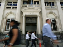 Los bancarios lograron un nuevo aumento alineado con la inflación y el sueldo inicial marca otro récord