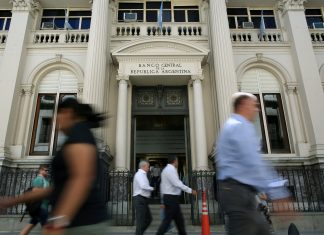 Los bancarios lograron un nuevo aumento alineado con la inflación y el sueldo inicial marca otro récord