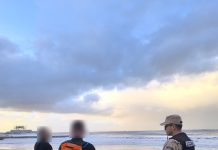 Mar del Plata: dos hombres tuvieron que ser rescatados del mar mientras practicaban parawing tras la ciclogénesis