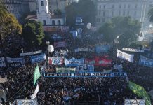Milei siguió la marcha universitaria desde la Quinta de Olivos y el Gobierno criticó la politización del reclamo