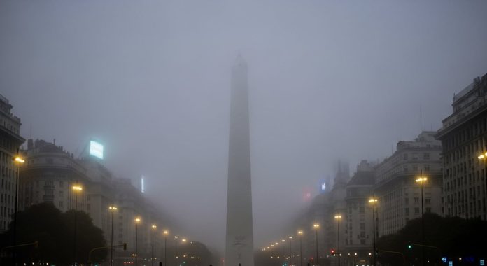 Nueva advertencia violeta por niebla: qué zonas se verán afectadas y hasta cuándo rige el aviso