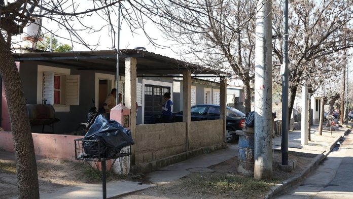 “Parece una película de terror”: el día después en el barrio Ampliación Ferreyra donde encontraron los restos de Agostina Vega