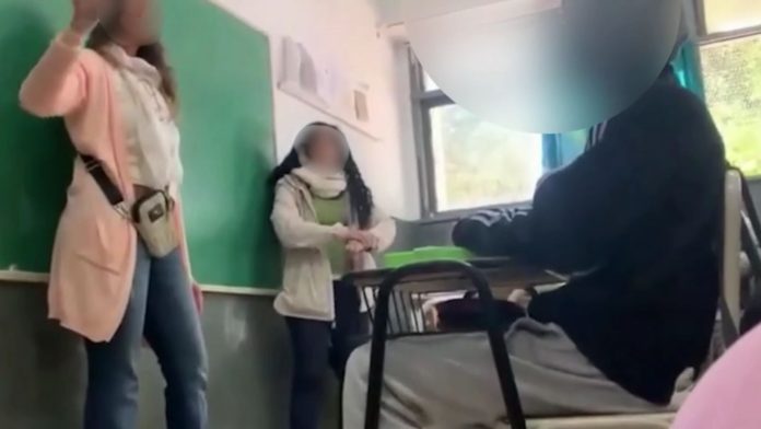 Polémica en Río Negro: una directora pateó el banco de un estudiante y reavivó la discusión sobre disciplina escolar