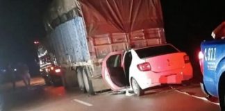 Santa Fe: dos policías murieron al chocar de frente con un camión detenido en la ruta 98