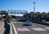 Se bajó por un desperfecto en su camioneta en plena autopista, lo atropellaron y murió: buscan al conductor que se fugó