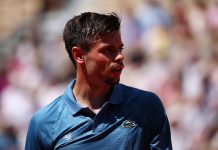 “Siento que va a salir”: un tenista sorprendió al juez de silla por una urgencia personal en el primer día de Roland Garros