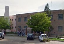 Tragedia en un colegio de Córdoba: murió una adolescente de 15 años a quien le cayó un arco de fútbol encima