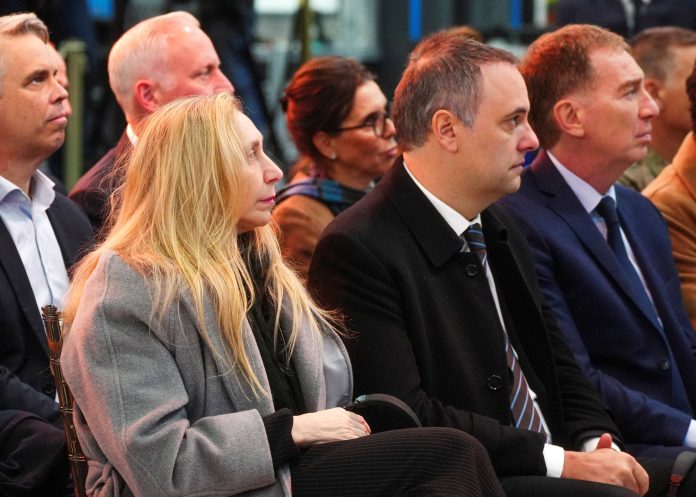 Tras la imputación de su hermano y las nuevas revelaciones de un testigo, Adorni sostiene su agenda política e interviene en los armados de Karina Milei