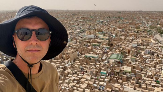 Un argentino en el cementerio más grande del mundo: “Es como una favela de bóvedas, con más de 6 millones de muertos enterrados”