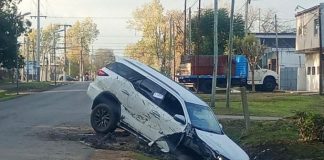Video: robaron una camioneta usando un inhibidor de señal pero fueron perseguidos y terminaron en una zanja