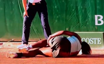 Video: una tenista sufrió una grave lesión en Roland Garros y tuvo que ser retirada en silla de ruedas