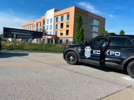 20 patrulleros y 15 motos policiales: las impactantes imágenes de la burbuja blindada de la Selección en Kansas City