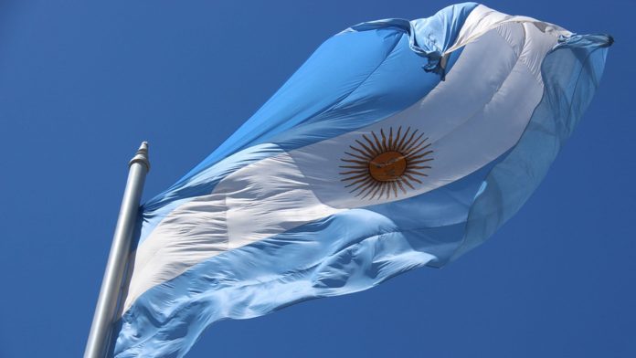 Alumnos extranjeros jurarán la bandera argentina en escuelas públicas de la Ciudad de Buenos Aires