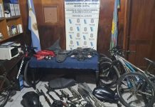 Atraparon a tres personas por administrar un desarmadero de motos en La Plata