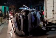 Barracas: un hombre alcoholizado chocó contra un camión y volcó