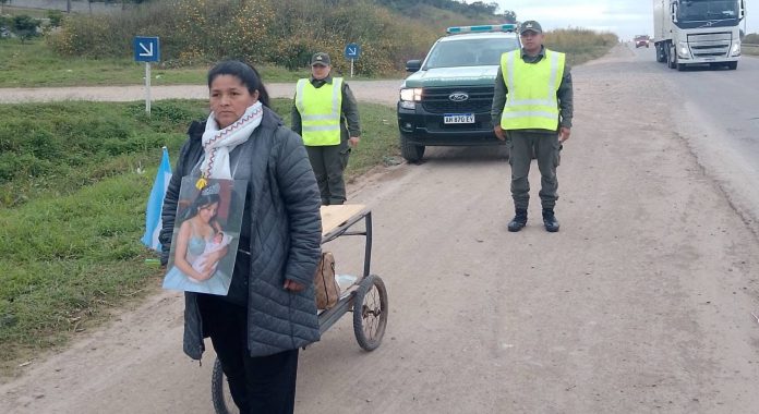 Caminó más de 300 km a Salta para pedir justicia por las muertes de su hija y nieta: logró un avance clave en el caso