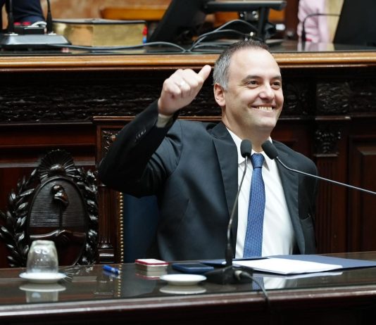 Con su nueva declaración jurada, Manuel Adorni contradijo lo que había informado en el Congreso
