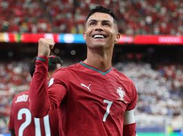 Cristiano Ronaldo y un ritual en plena cancha: la forma de sentir a sus hijos cerca, el partido en marcha y un detalle que pocos notan