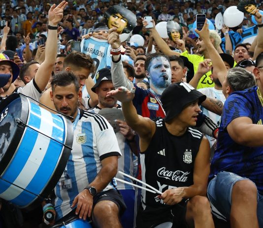 Cuáles son las barras que buscan dominar la tribuna de la selección argentina en el Mundial: los nombres prohibidos