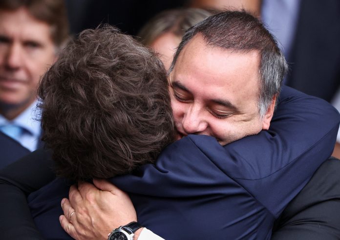 “Evasor, no corrupto”: Milei compra las explicaciones de Adorni mientras el Gabinete espera una renuncia