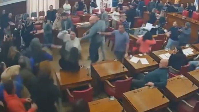 El Concejo Deliberante de Mar del Palta repudió la violenta pelea entre taxistas y choferes que sucedió en el recinto