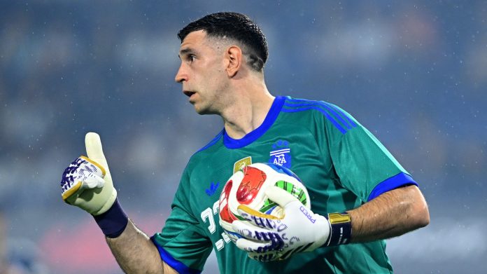 El Dibu Martínez acordó un contrato con un gigante de la Serie A y podría cambiar de equipo tras el Mundial