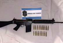 El fusil de guerra que le encontraron al acusado de ser el cerebro del intento de robo boquetero al Banco Provincia