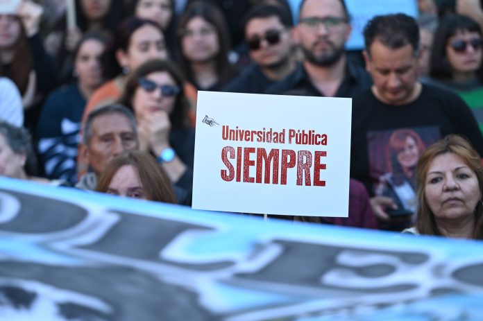 El Gobierno y las universidades prevén firmar un acuerdo salarial, pero seguirá la demanda judicial ante la Corte Suprema