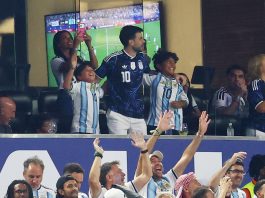 El gol de tiro libre de Lionel Messi ante Jordania en el Mundial: el efusivo festejo de Anto Roccuzzo con sus hijos