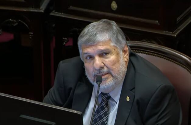En el peronismo advirtieron por una maniobra del oficialismo para blindar a Manuel Adorni en el Senado