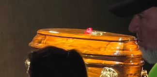 Exclusivo: las primeras imágenes de la capilla ardiente donde una multitud despide al Indio Solari