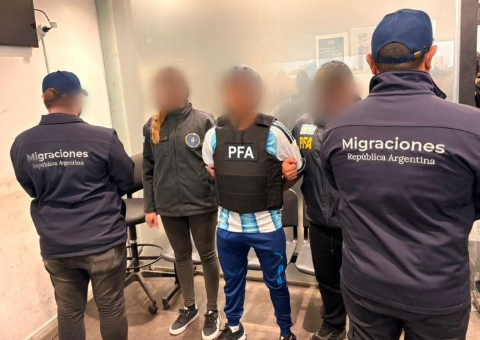 Expulsaron del país a un “gerente” de la banda de “Dumbo”, el jefe narco de Villa Lugano