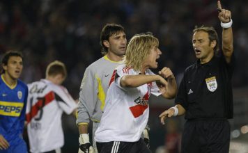 La desopilante reacción de Baldassi luego de que el Turco Husaín y Maxi López le reclamaran un penal en un histórico Superclásico
