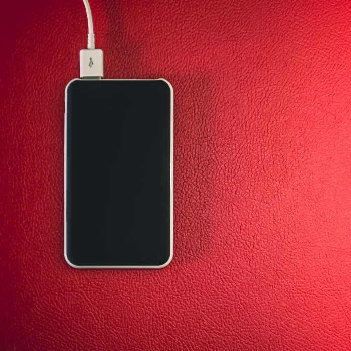 La forma correcta de cargar el celular para cuidar la vida útil de la batería