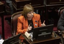 La salida de Adorni queda atada a un juego de presiones y sospechas cruzadas entre el oficialismo y los aliados