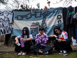 Las 24 mejores fotos del último adiós al Indio Solari: miles de fanáticos se congregan en Avellaneda
