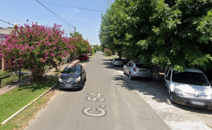 Llevaba a su nieto a una consulta con la psicopedagoga y le robaron el auto a punta de pistola en La Plata