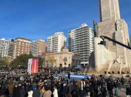 Los abrazos de Milei con Adorni y Bullrich y el desplante a Villarruel, en la previa del acto por el Día de la Bandera