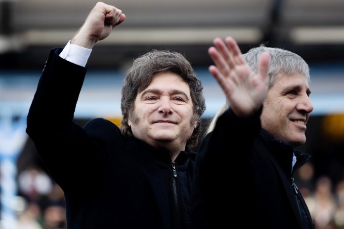 Luis Caputo tiene razón: la economía se llevará puesta a la política, pero nadie sabe para beneficio de quién