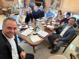 Manuel Adorni retoma su agenda con una reunión de la Mesa Política y busca una foto de apoyo tras presentar su declaración jurada