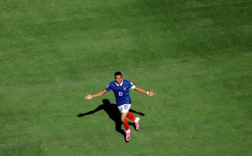 Mbappé, estelar: los dos récords que rompió con sus golazos ante Senegal en el inicio del Mundial y la corona que disputa con Messi