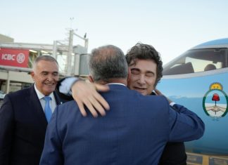 Milei vuelve al interior: dos actos patrios en Rosario y Tucumán en medio del ruido político