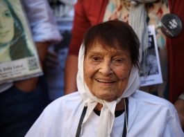 Murió Taty Almeida, presidenta de Madres de Plaza de Mayo e histórica referente de la lucha por los derechos humanos