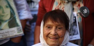 Murió Taty Almeida, presidenta de Madres de Plaza de Mayo e histórica referente de la lucha por los derechos humanos