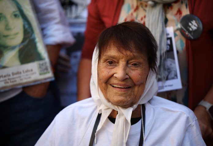 Murió Taty Almeida, presidenta de Madres de Plaza de Mayo e histórica referente de la lucha por los derechos humanos