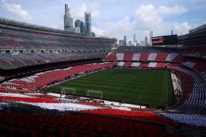 Por qué Chicago llenó Soldier Field con 63