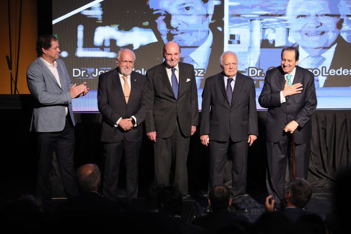 Premios Ana Frank 2026: fueron distinguidos los jueces que juzgaron a las Juntas y el ex presidente español Felipe González