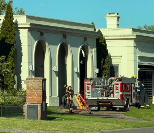 Principio de incendio en la casa del “Chiqui” Tapia en Campana: bomberos trabajan para controlar el fuego
