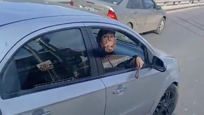 “¿Qué te pasa gato?”: un conductor agredió a un colectivero durante una violenta discusión de tránsito